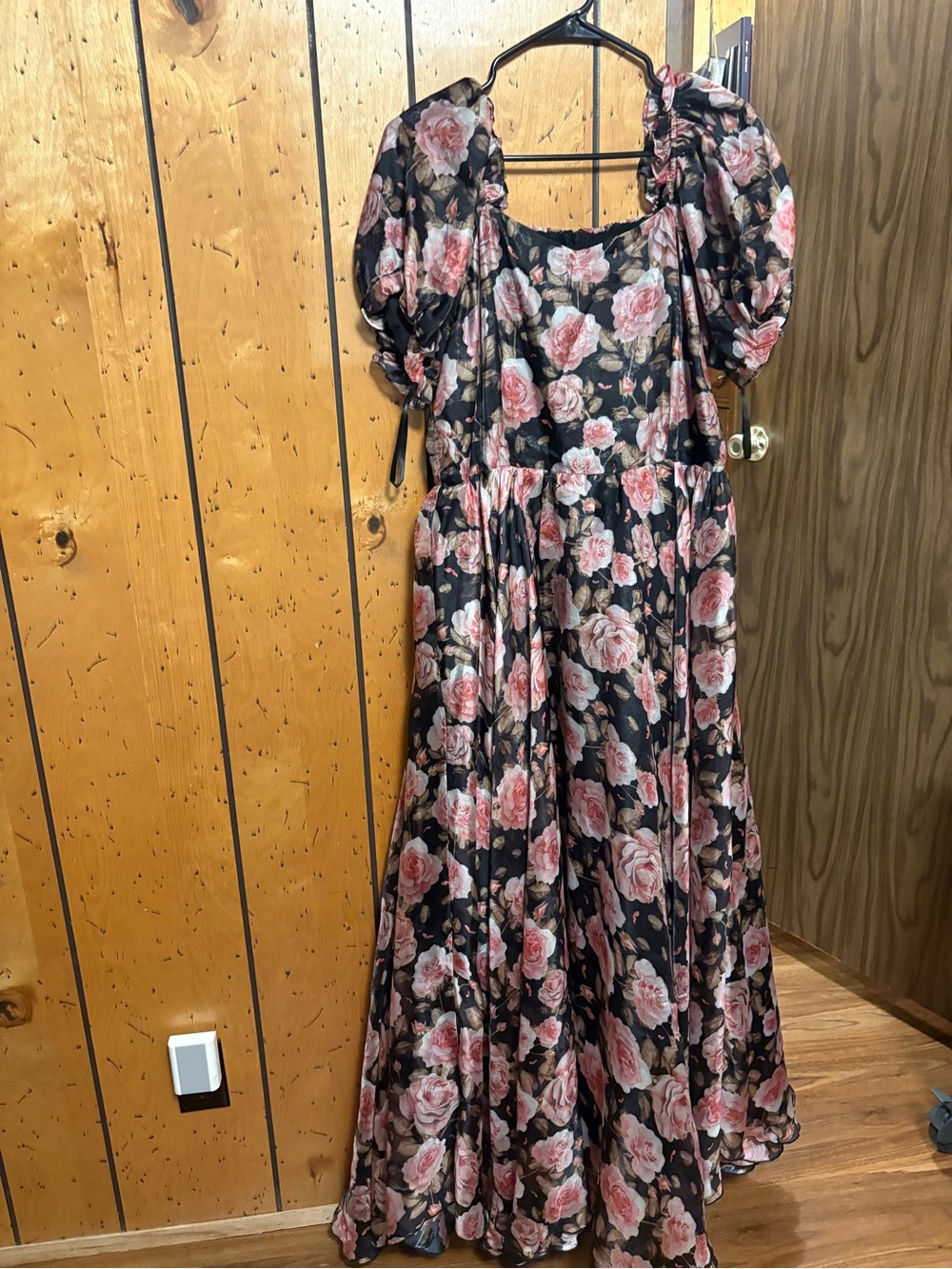 Floral Puff-Sleeve Maxi Dress in Pink and Black Ivy city size large rose print - Picture 6 of 6